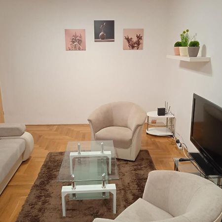 Family Apartment-Csaladias Hangulat Γκιόρ Εξωτερικό φωτογραφία