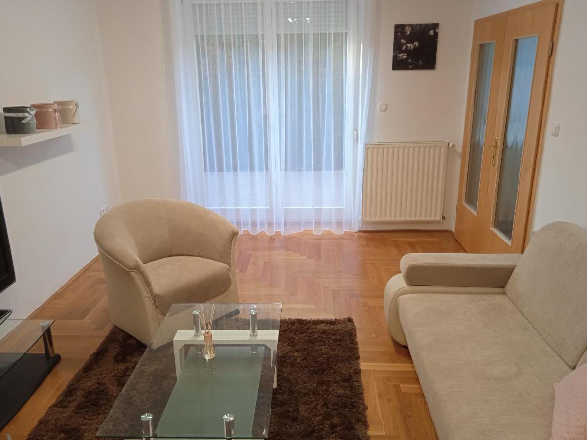 Family Apartment-Csaladias Hangulat Γκιόρ Εξωτερικό φωτογραφία