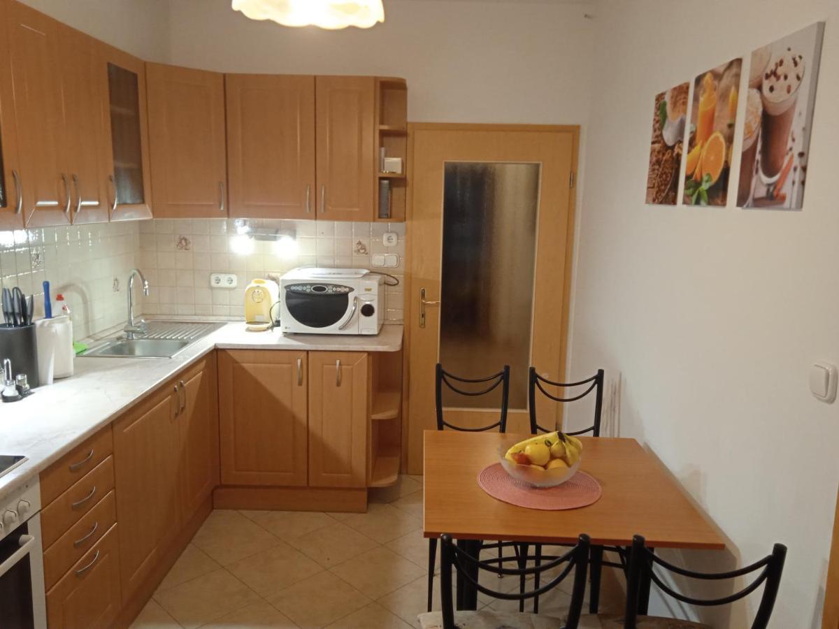 Family Apartment-Csaladias Hangulat Γκιόρ Εξωτερικό φωτογραφία