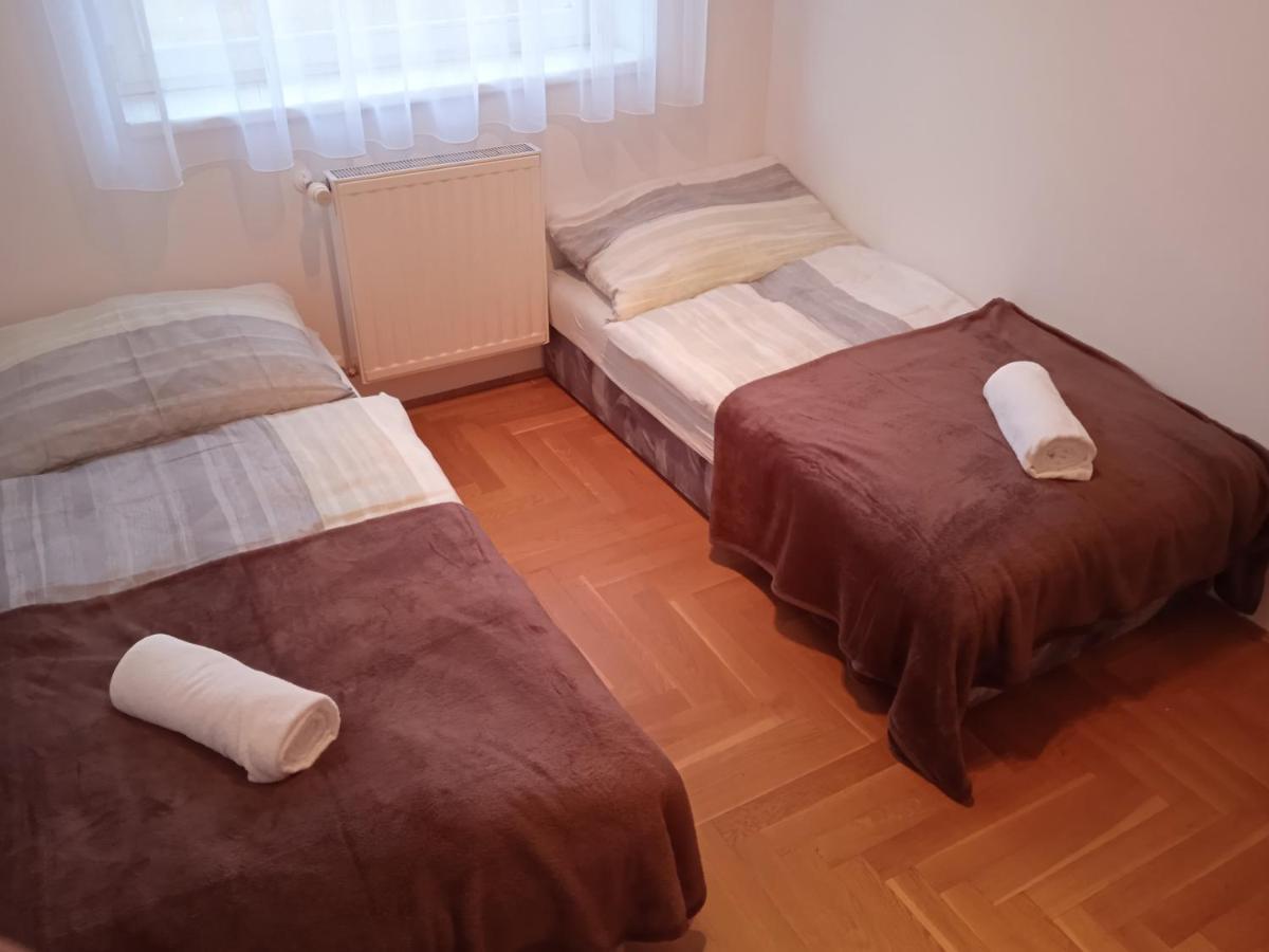 Family Apartment-Csaladias Hangulat Γκιόρ Εξωτερικό φωτογραφία