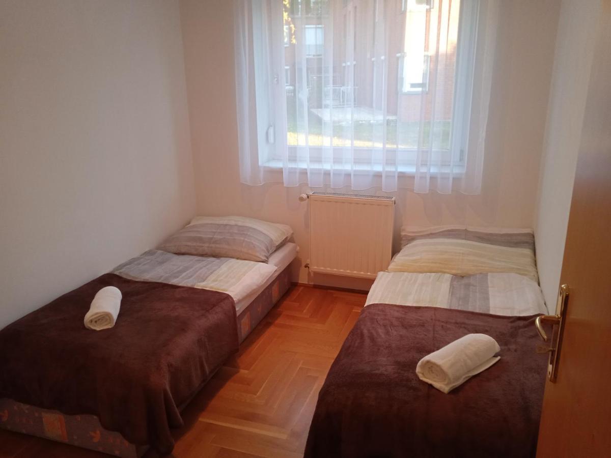 Family Apartment-Csaladias Hangulat Γκιόρ Εξωτερικό φωτογραφία