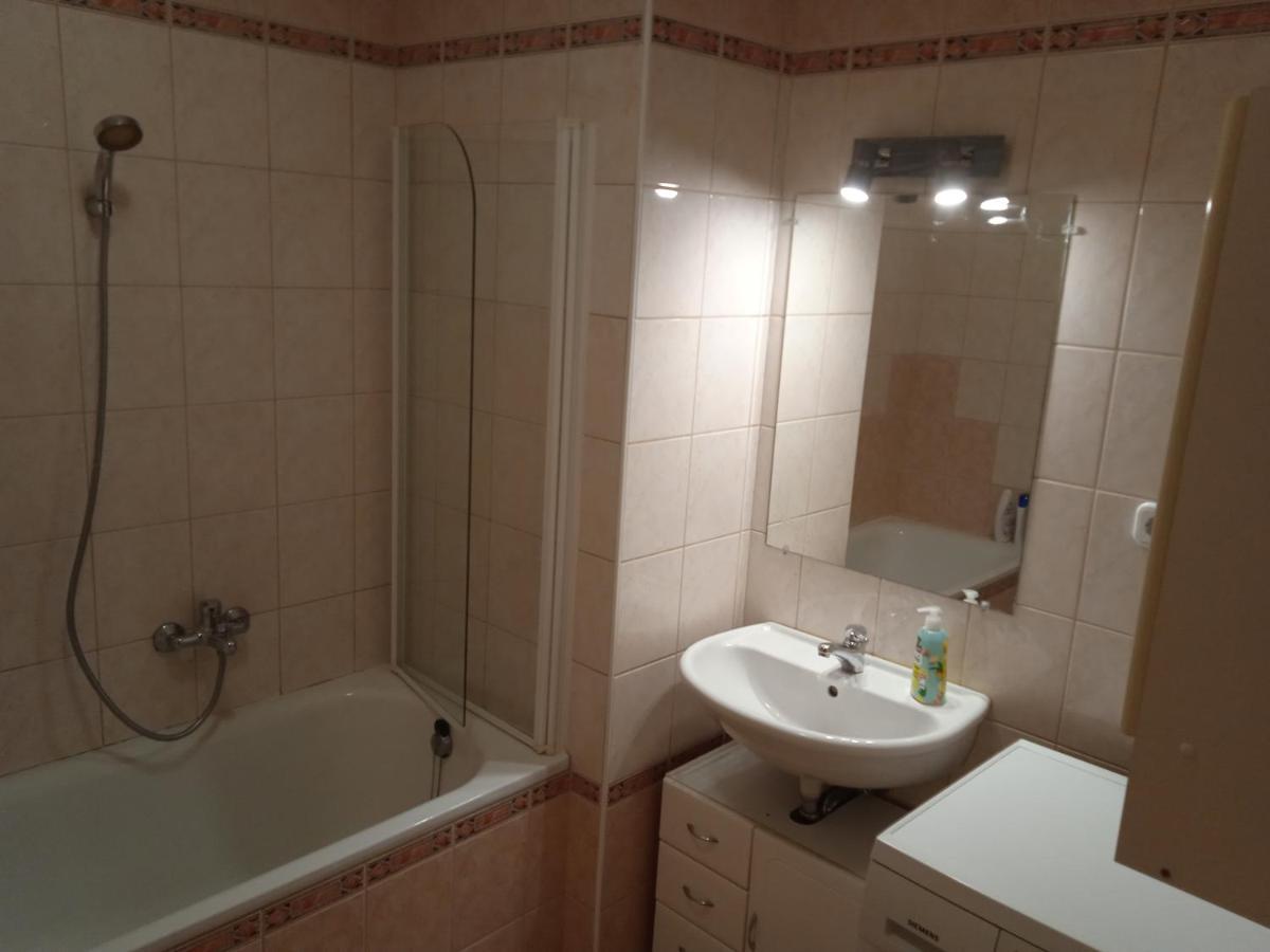 Family Apartment-Csaladias Hangulat Γκιόρ Εξωτερικό φωτογραφία